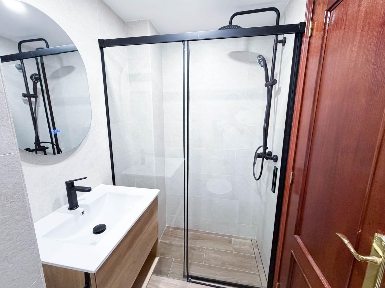 4 bedroom Flat for rent in Quart de Poblet - € 1,100 (Ref: 9839626)