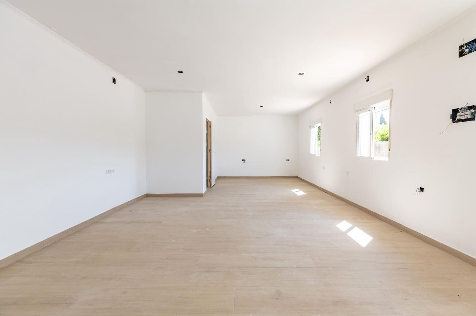 4 bedroom Villa for sale in Turis with pool garage - € 285,000 (Ref: 9839628)