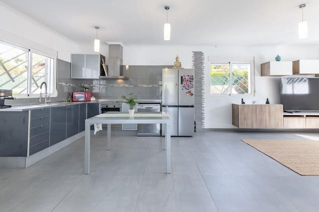 4 soverom Villa til salgs i Turís med svømmebasseng garasje - € 285 000 (Ref: 9839628)