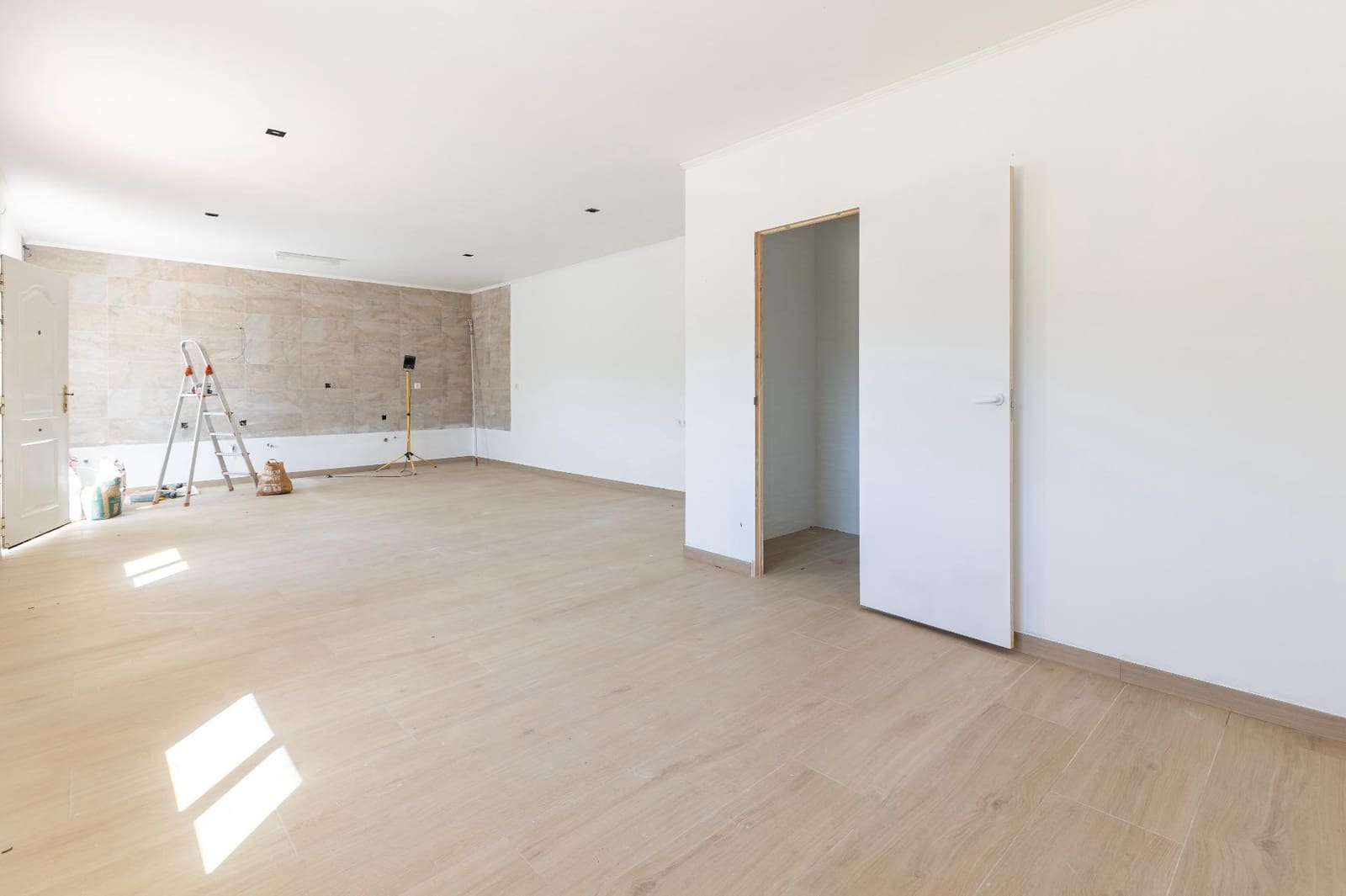 4 bedroom Villa for sale in Turis with pool garage - € 285,000 (Ref: 9839628)