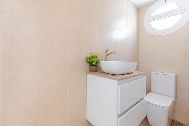3 bedroom Semi-detached Villa for sale in Gilet with garage - € 240,000 (Ref: 9839630)