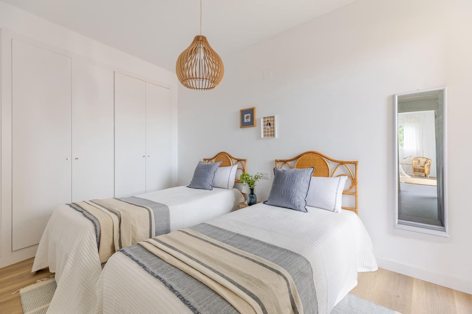 3 bedroom Semi-detached Villa for sale in Gilet with garage - € 240,000 (Ref: 9839630)