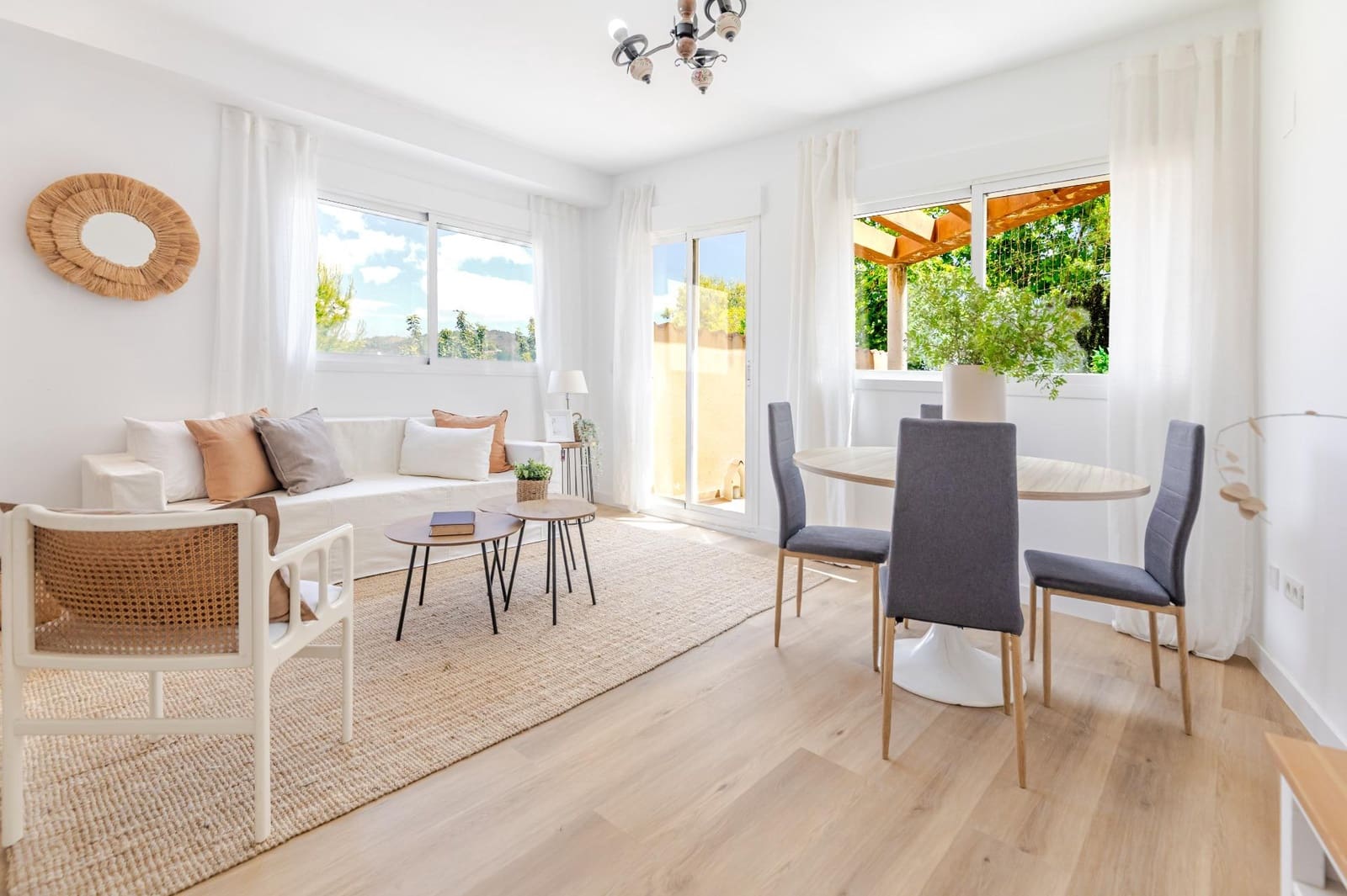 3 bedroom Semi-detached Villa for sale in Gilet with garage - € 240,000 (Ref: 9839630)