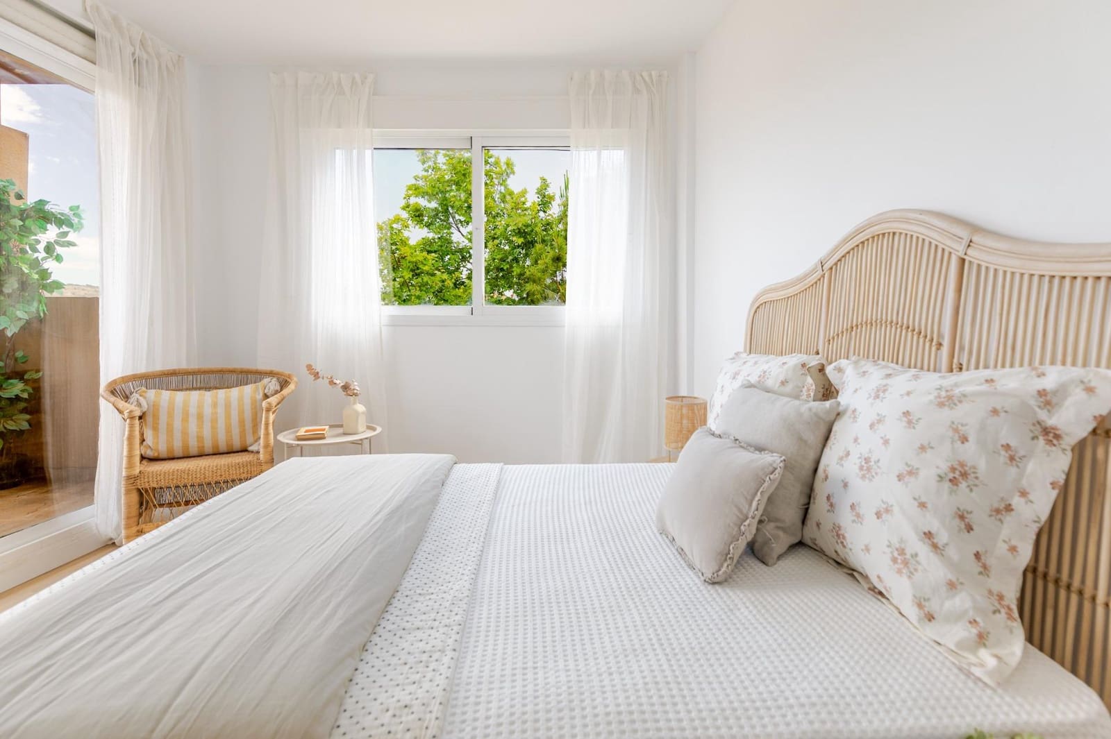 3 bedroom Semi-detached Villa for sale in Gilet with garage - € 240,000 (Ref: 9839630)