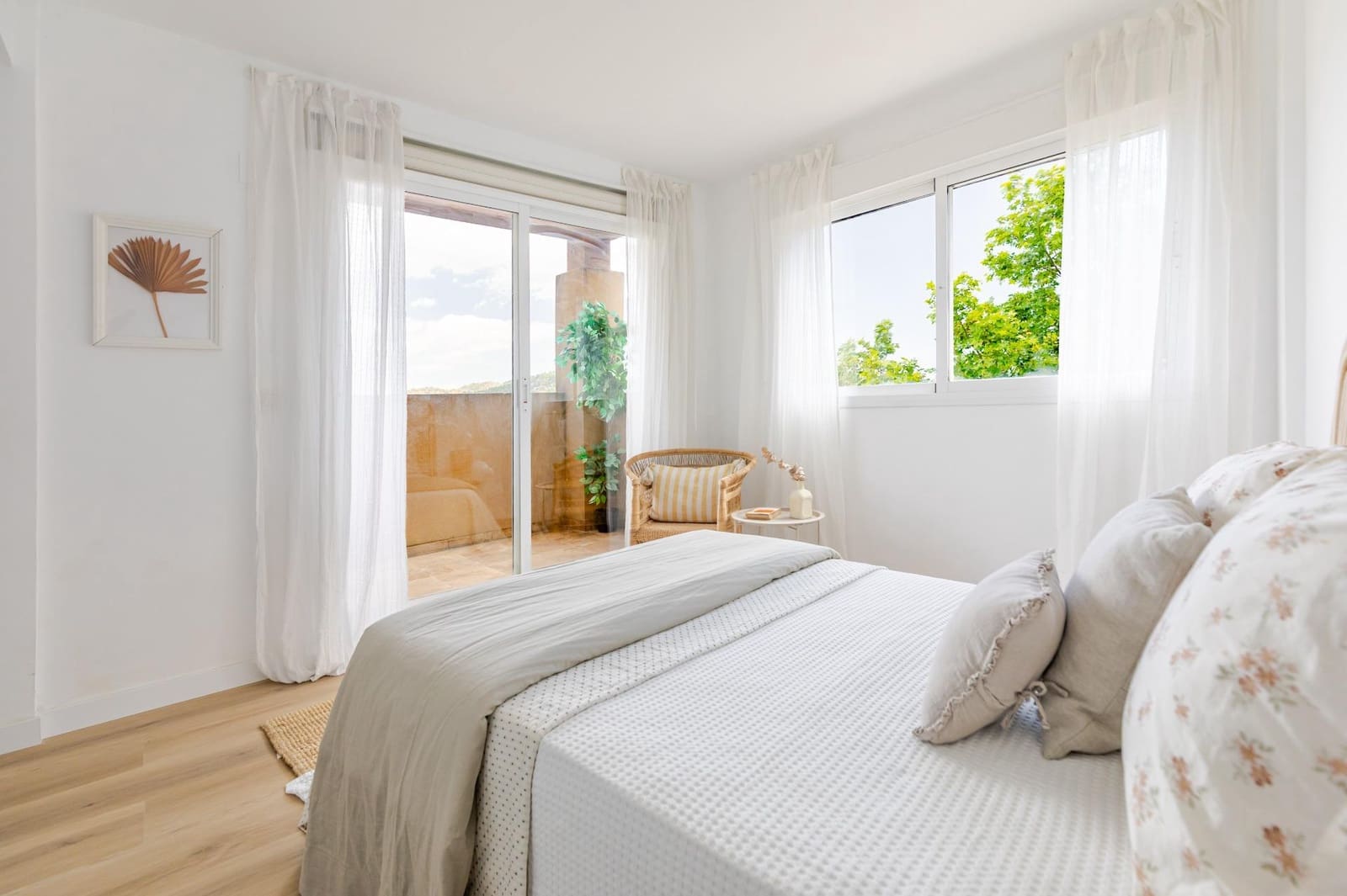 3 bedroom Semi-detached Villa for sale in Gilet with garage - € 240,000 (Ref: 9839630)