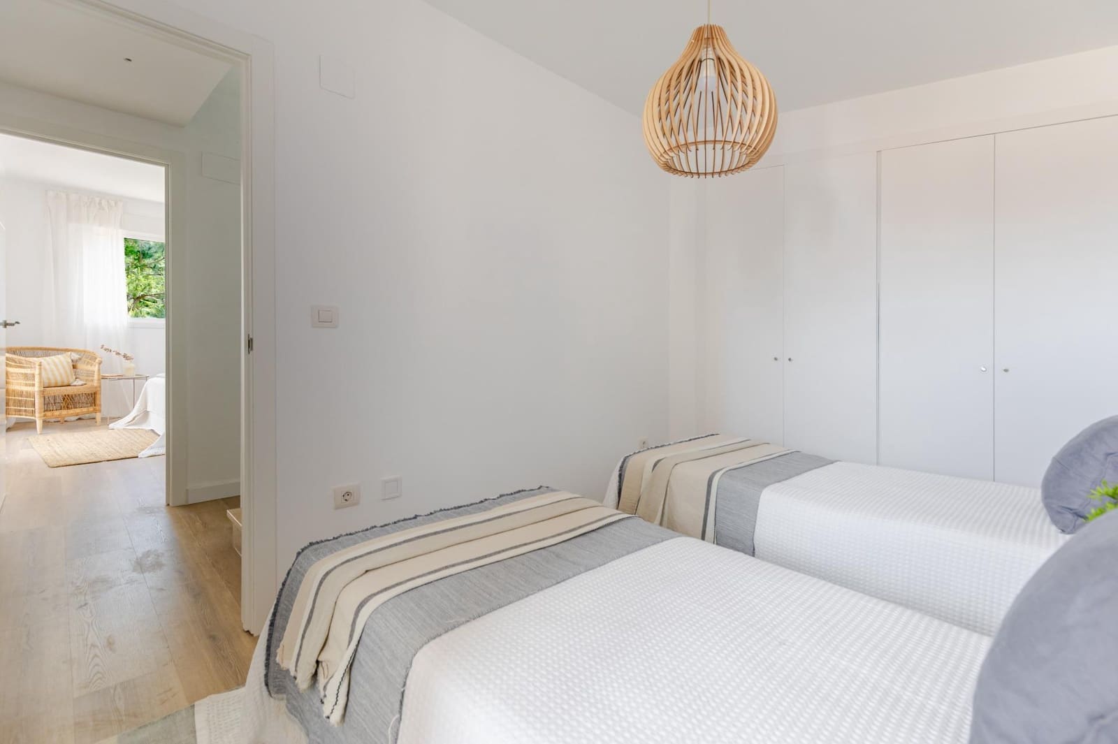 3 bedroom Semi-detached Villa for sale in Gilet with garage - € 240,000 (Ref: 9839630)