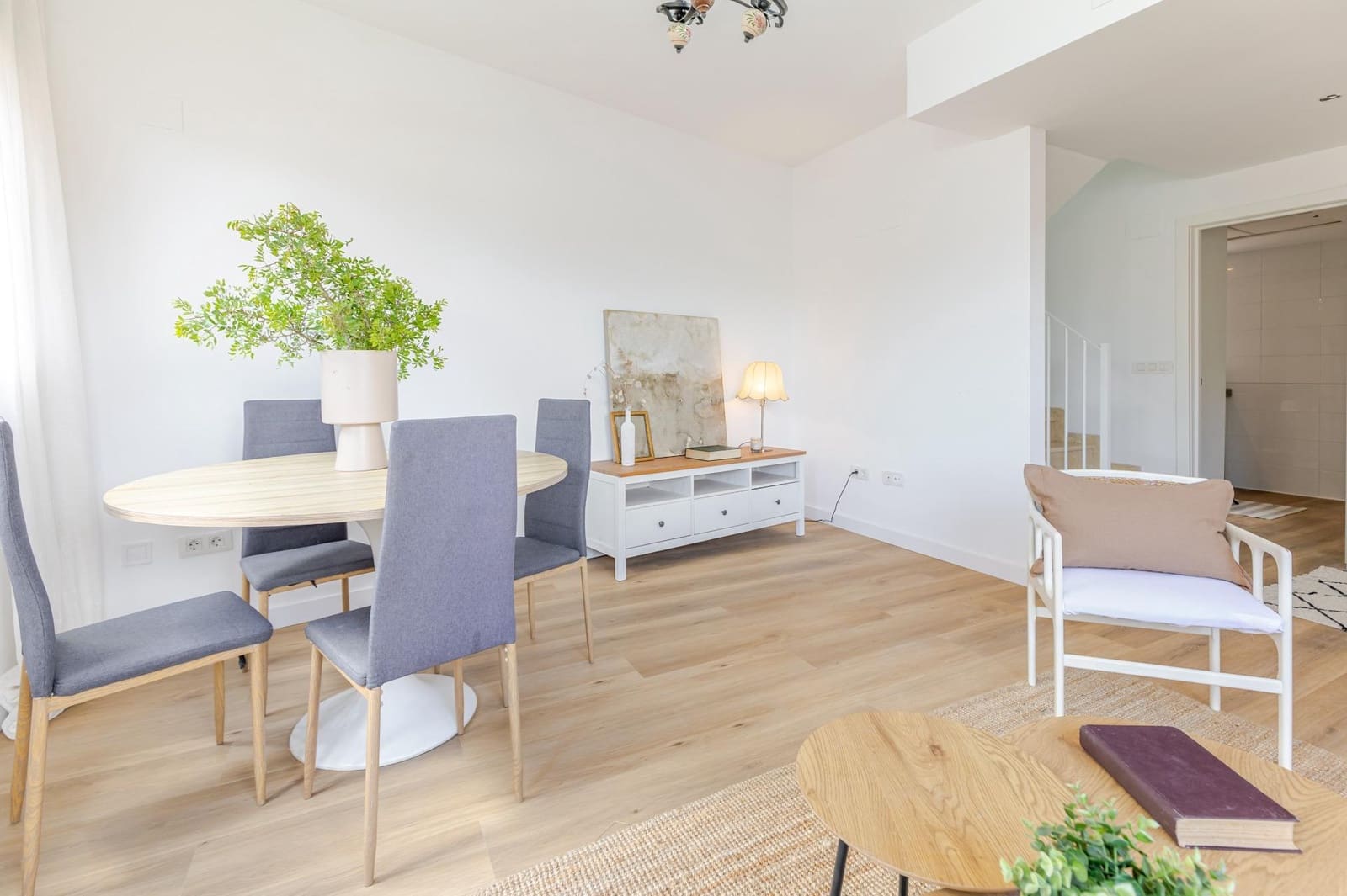 3 bedroom Semi-detached Villa for sale in Gilet with garage - € 240,000 (Ref: 9839630)