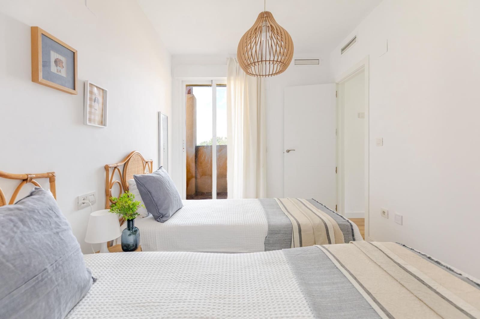 3 bedroom Semi-detached Villa for sale in Gilet with garage - € 240,000 (Ref: 9839630)