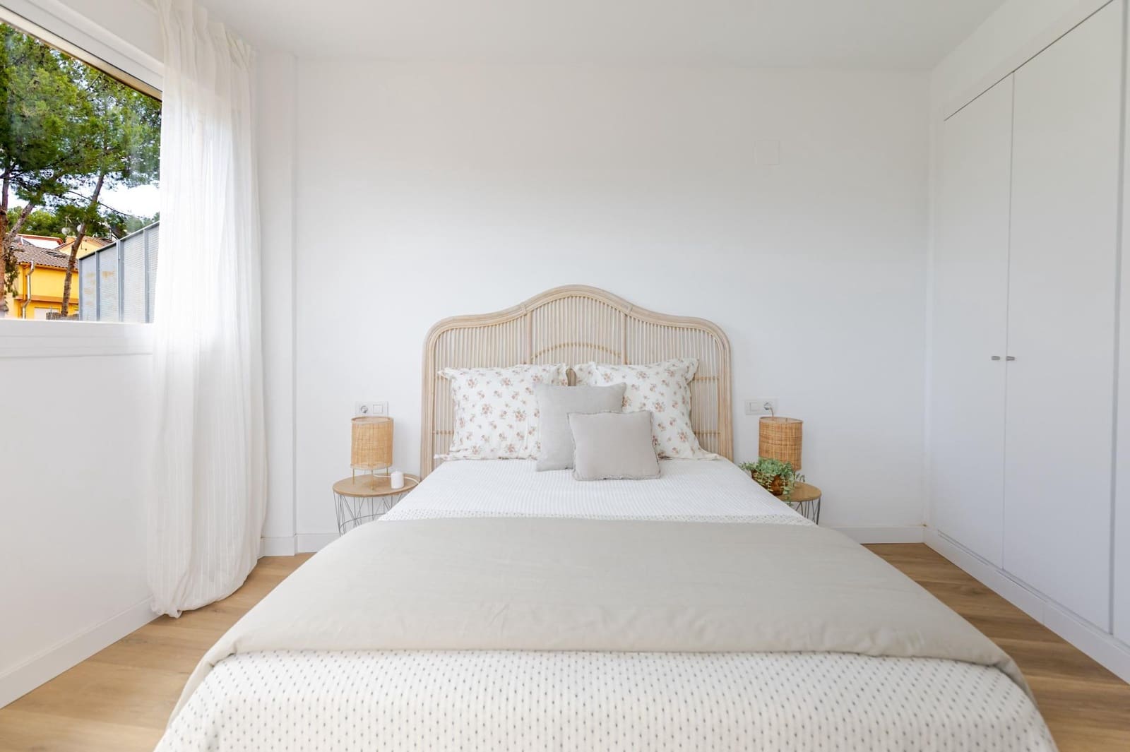 3 bedroom Semi-detached Villa for sale in Gilet with garage - € 240,000 (Ref: 9839630)