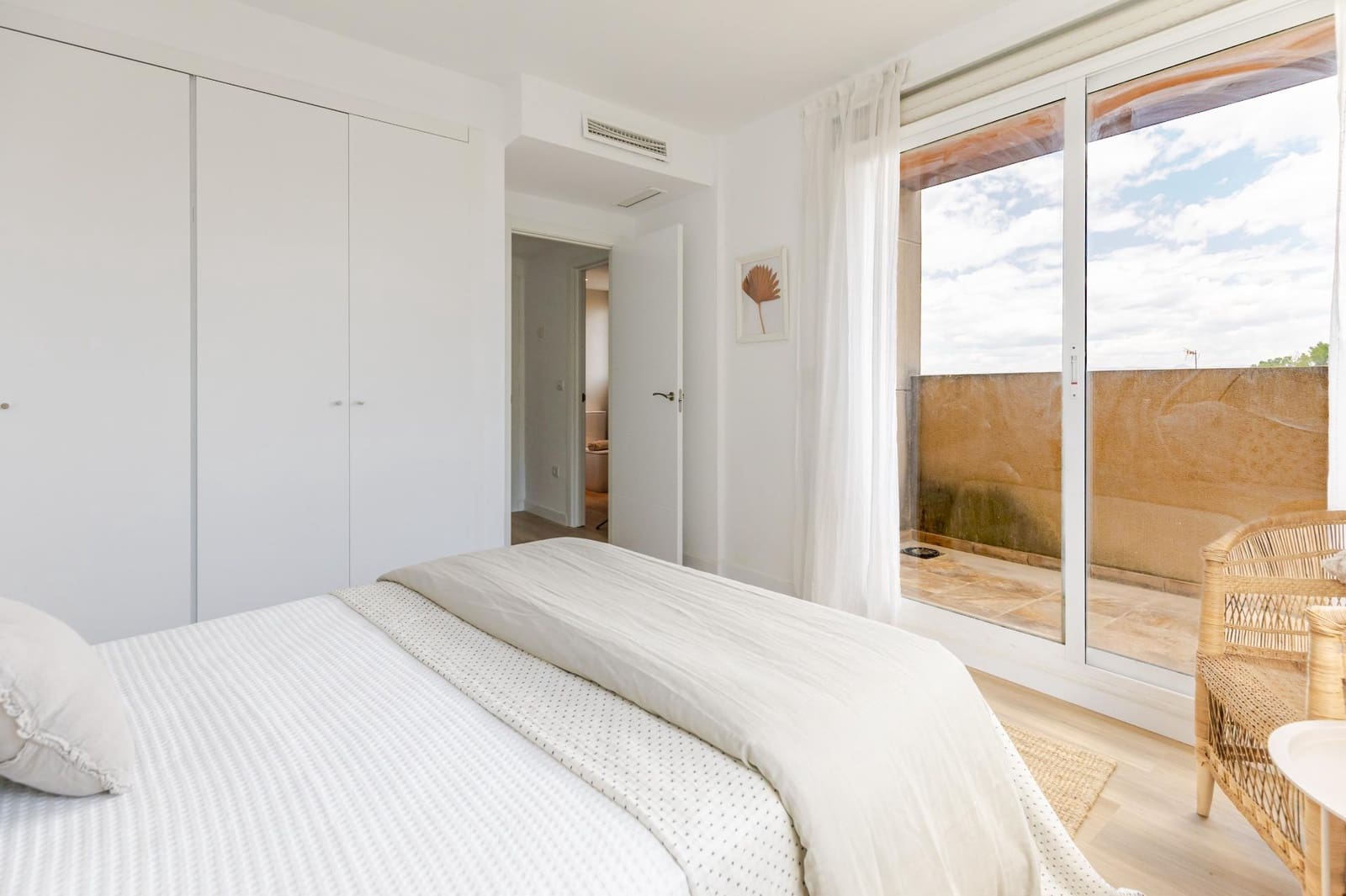 3 bedroom Semi-detached Villa for sale in Gilet with garage - € 240,000 (Ref: 9839630)
