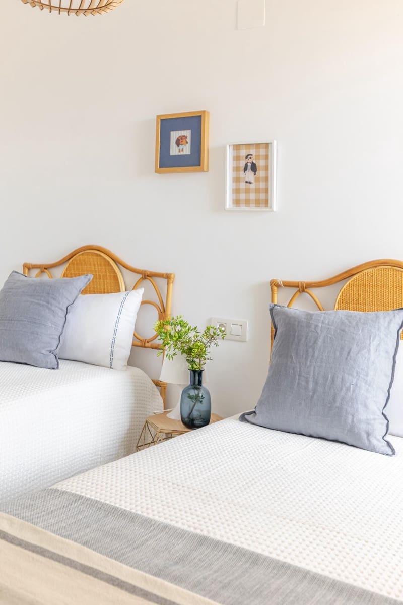 3 bedroom Semi-detached Villa for sale in Gilet with garage - € 240,000 (Ref: 9839630)