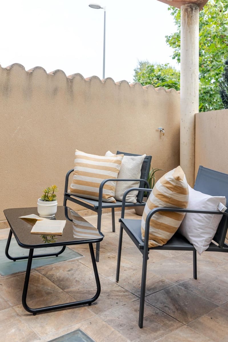 3 bedroom Semi-detached Villa for sale in Gilet with garage - € 240,000 (Ref: 9839630)