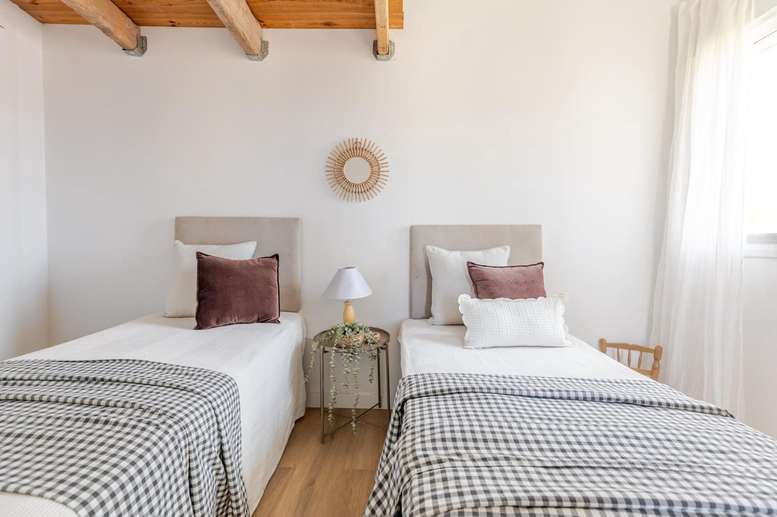 3 bedroom Semi-detached Villa for sale in Gilet with garage - € 240,000 (Ref: 9839630)