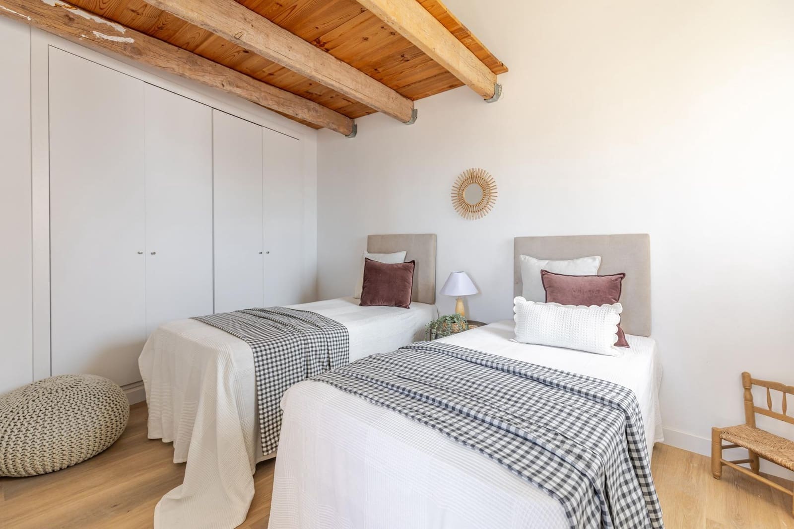 3 bedroom Semi-detached Villa for sale in Gilet with garage - € 240,000 (Ref: 9839630)
