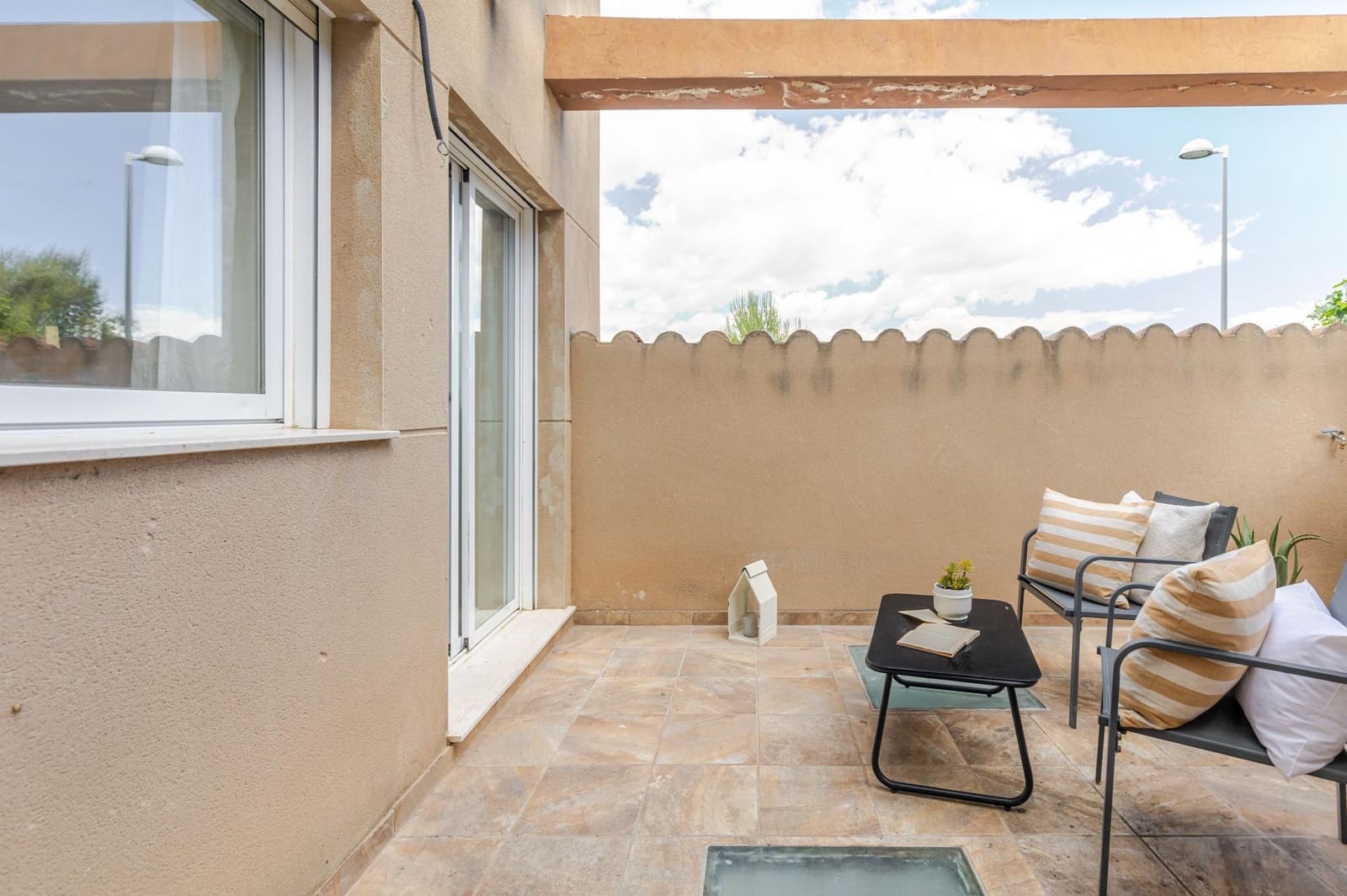 3 bedroom Semi-detached Villa for sale in Gilet with garage - € 240,000 (Ref: 9839630)