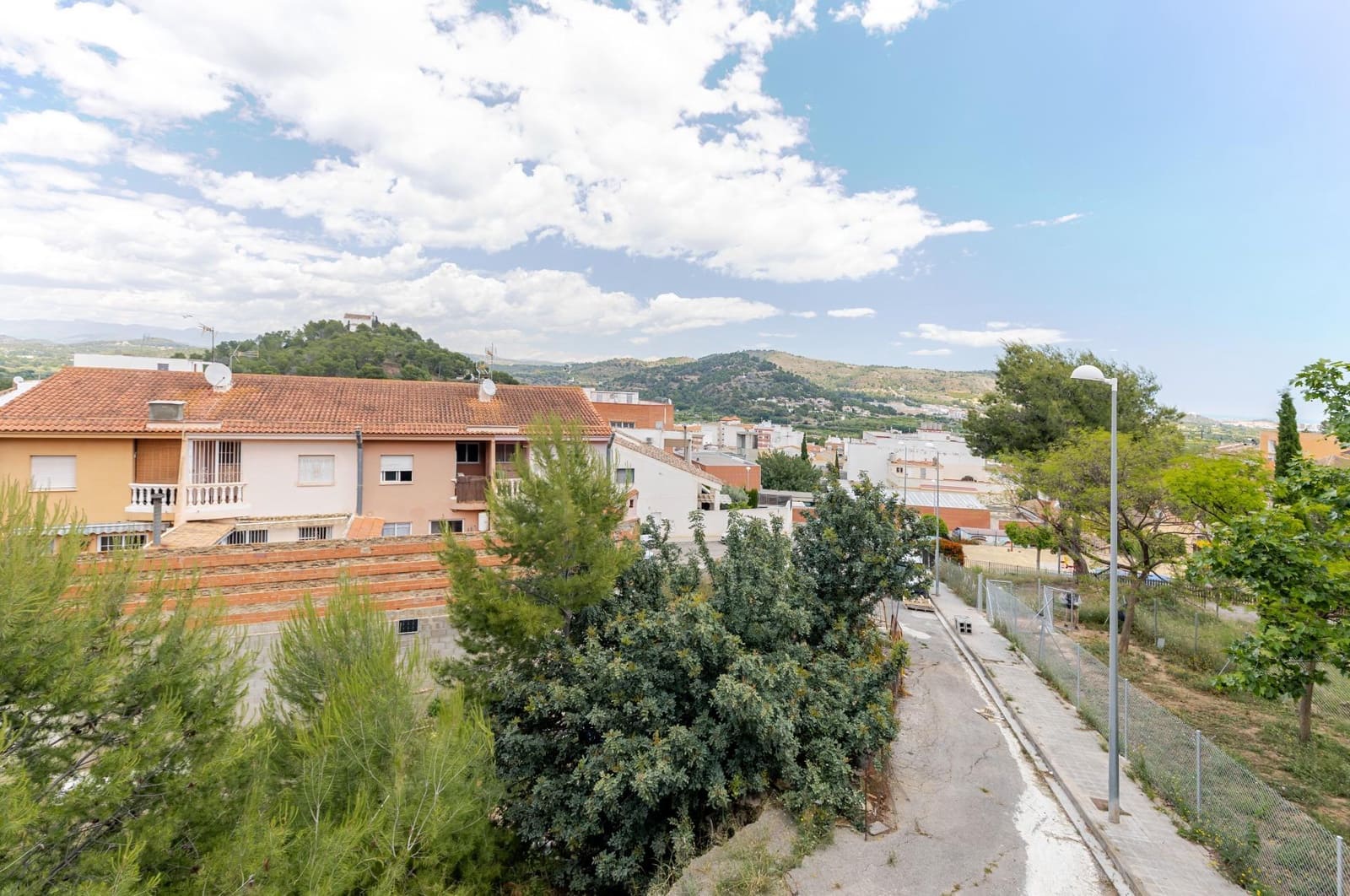 3 bedroom Semi-detached Villa for sale in Gilet with garage - € 240,000 (Ref: 9839630)