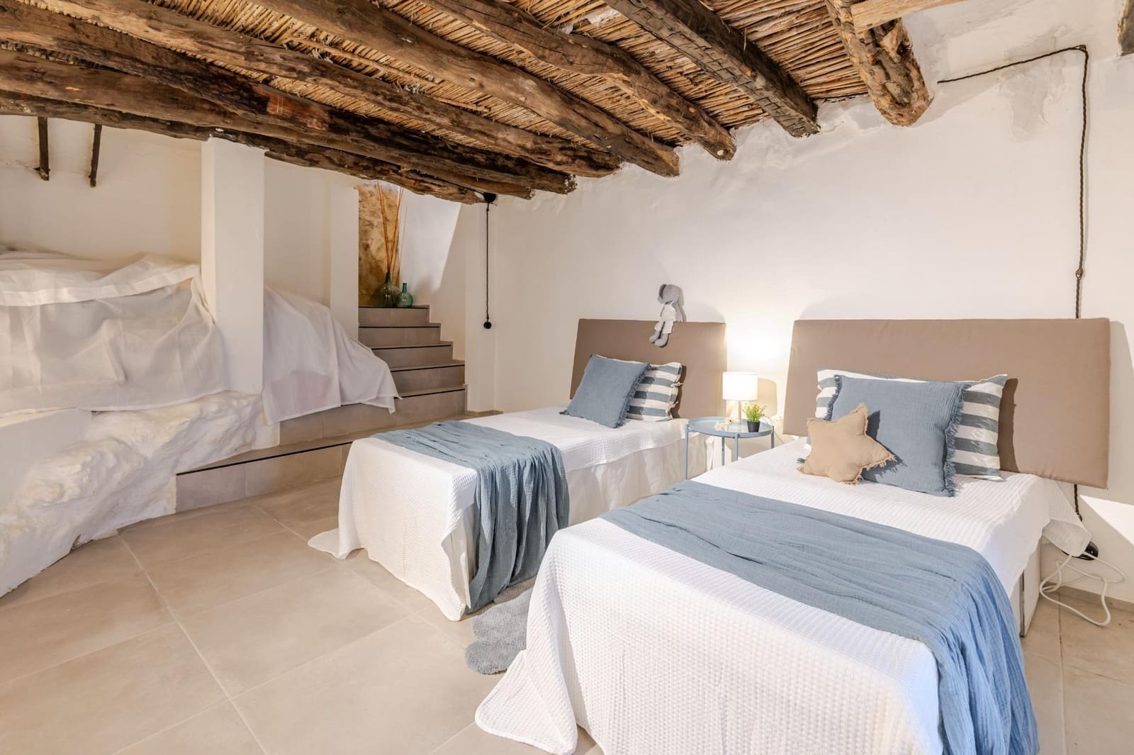 2 soveværelse Finca/Landehus til salg i Venta del Moro - € 140.000 (Ref: 9855791)