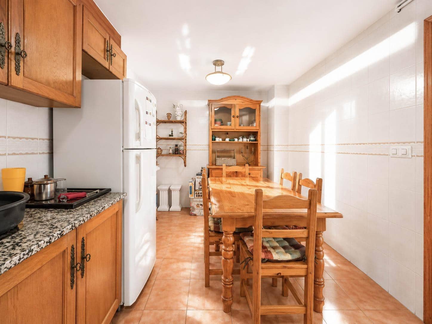 5 bedroom Terraced Villa for rent in Paterna with pool - € 1,300 (Ref: 9857685)