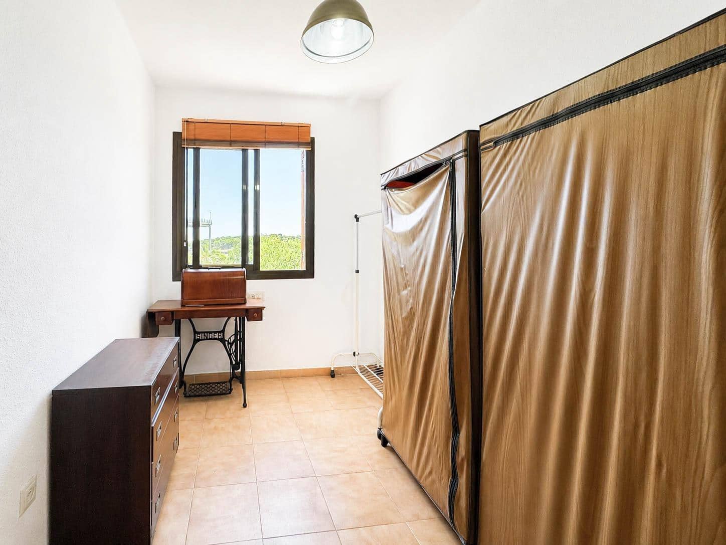 5 bedroom Terraced Villa for rent in Paterna with pool - € 1,300 (Ref: 9857685)