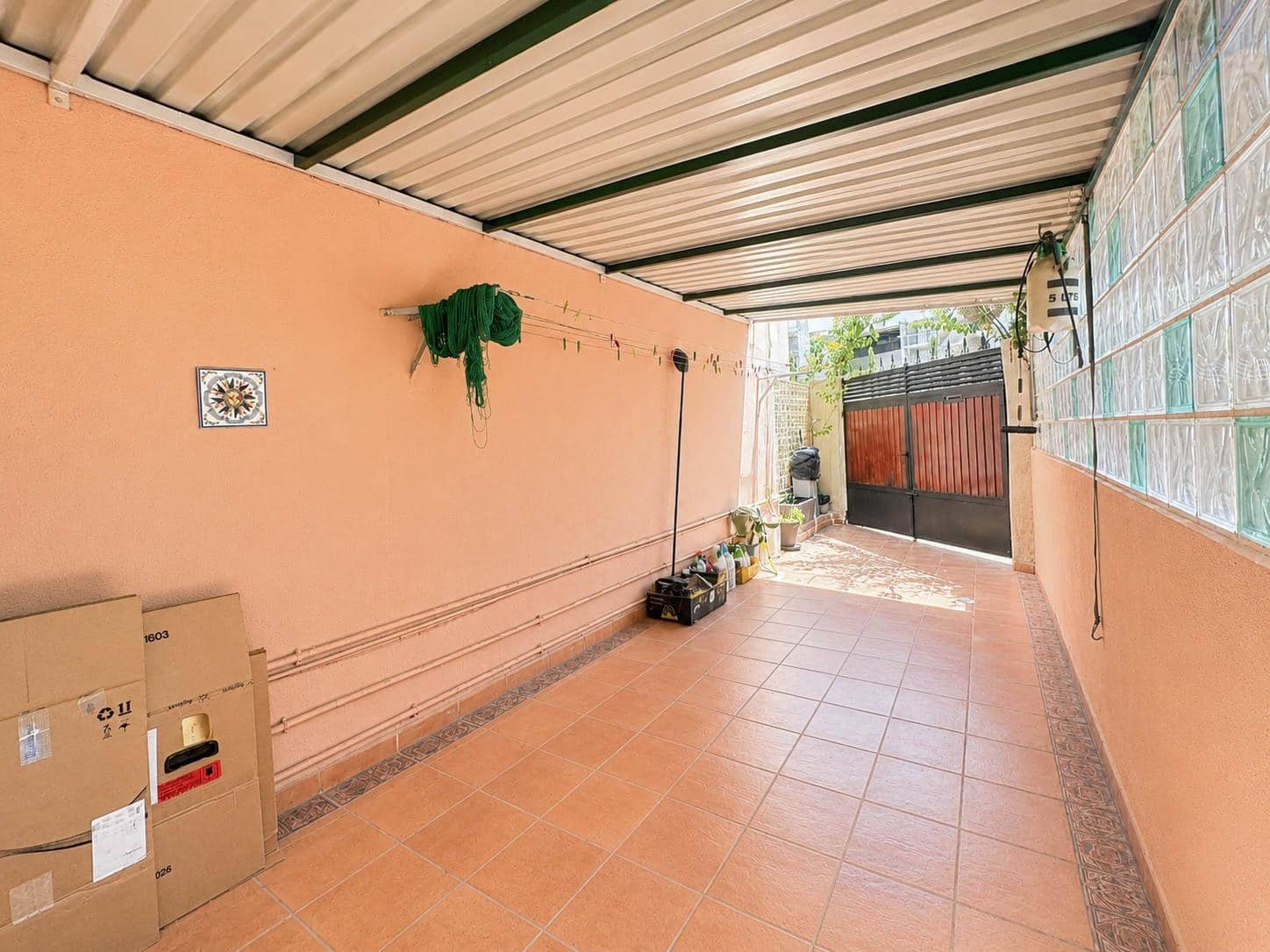 5 bedroom Terraced Villa for rent in Paterna with pool - € 1,300 (Ref: 9857685)