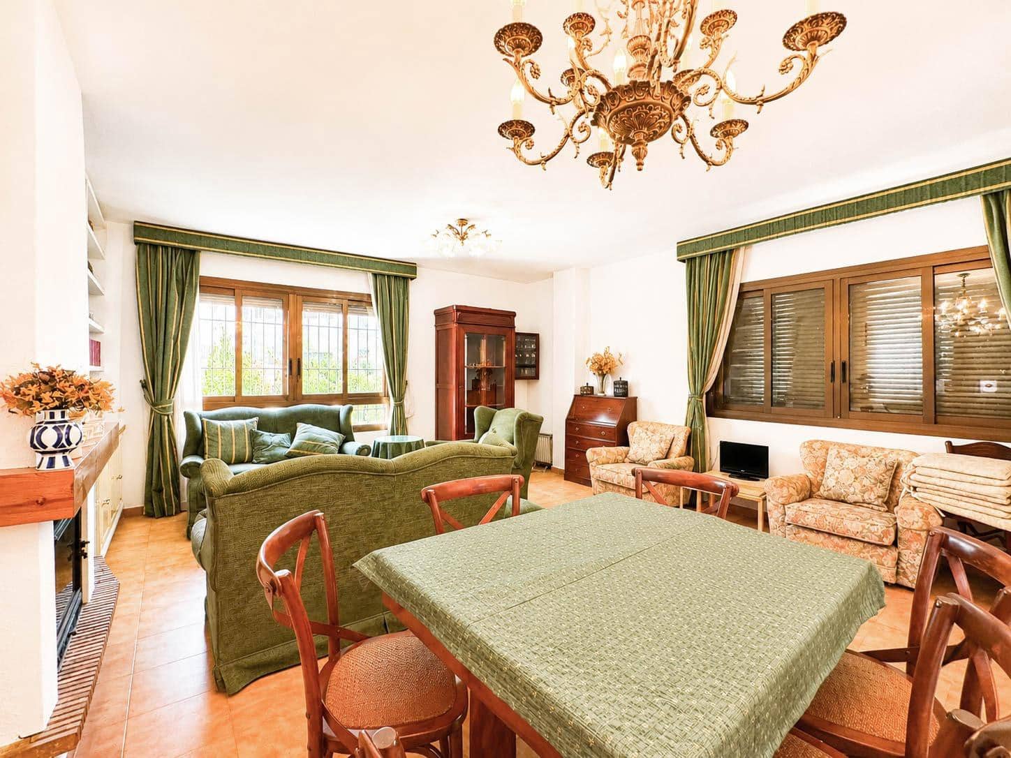 5 bedroom Terraced Villa for rent in Paterna with pool - € 1,300 (Ref: 9857685)
