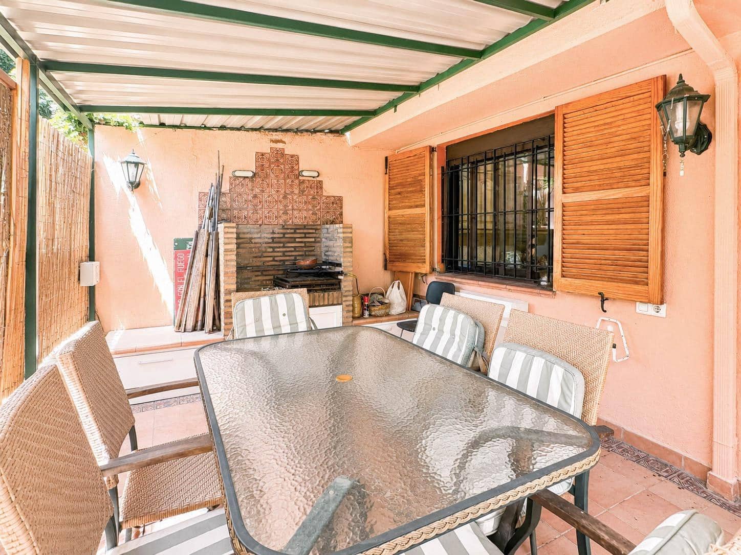 5 bedroom Terraced Villa for rent in Paterna with pool - € 1,300 (Ref: 9857685)