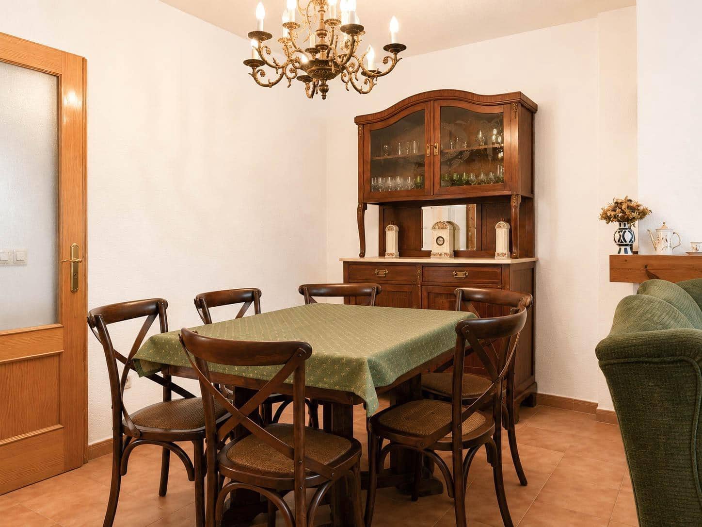 5 bedroom Terraced Villa for rent in Paterna with pool - € 1,300 (Ref: 9857685)