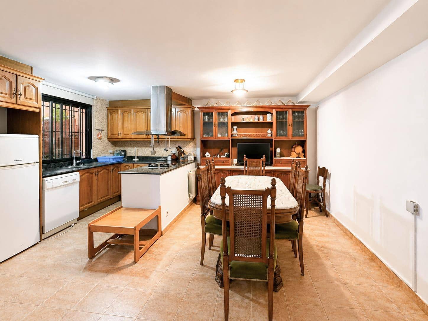 5 bedroom Terraced Villa for rent in Paterna with pool - € 1,300 (Ref: 9857685)