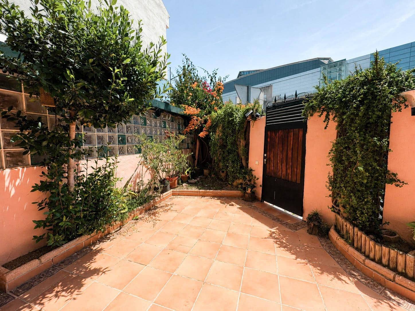 5 bedroom Terraced Villa for rent in Paterna with pool - € 1,300 (Ref: 9857685)