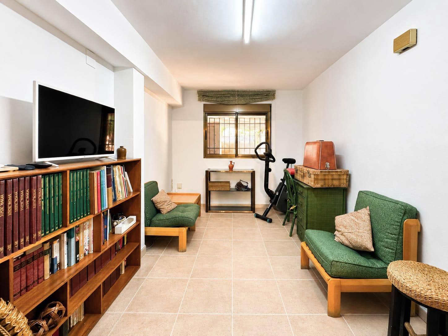 5 bedroom Terraced Villa for rent in Paterna with pool - € 1,300 (Ref: 9857685)
