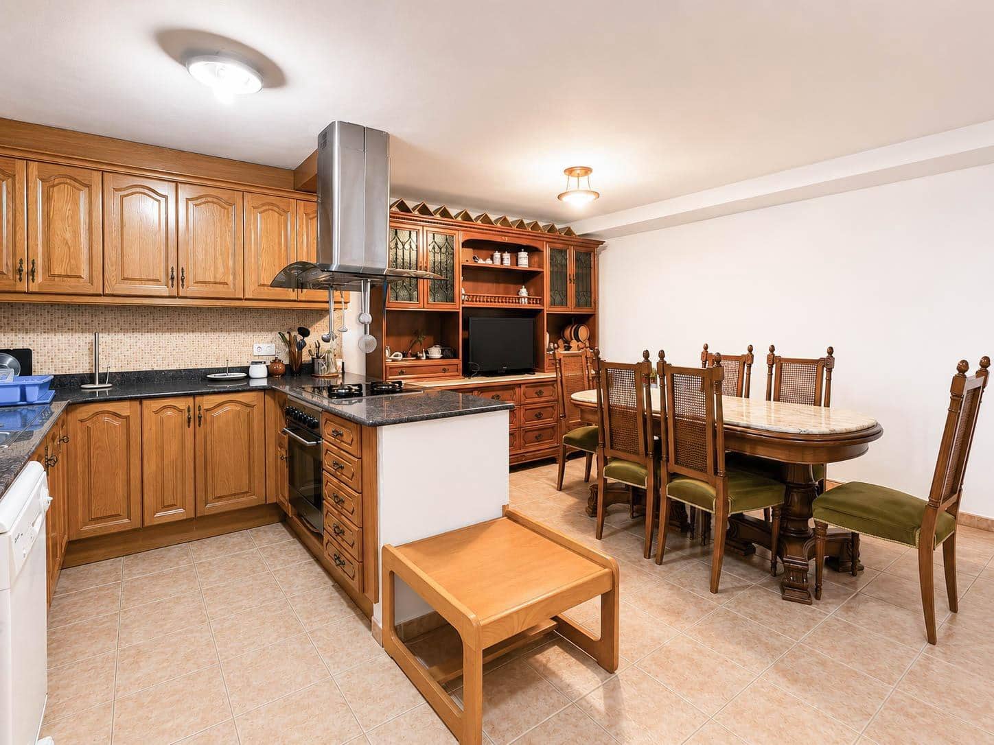 5 bedroom Terraced Villa for rent in Paterna with pool - € 1,300 (Ref: 9857685)