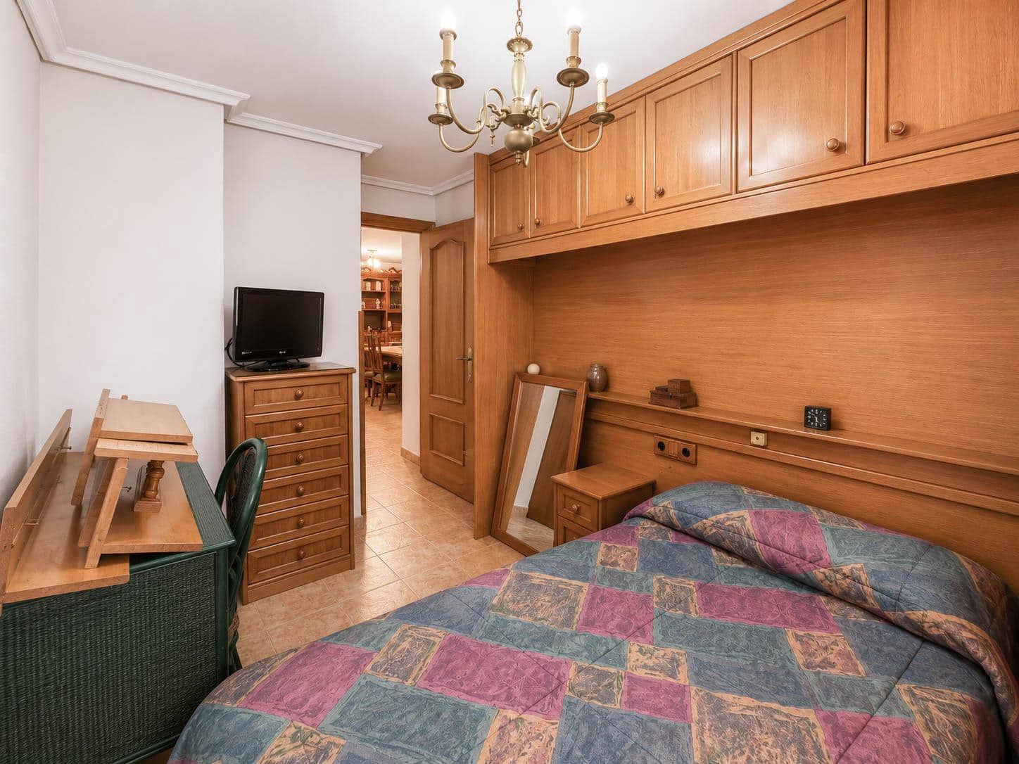 5 bedroom Terraced Villa for rent in Paterna with pool - € 1,300 (Ref: 9857685)