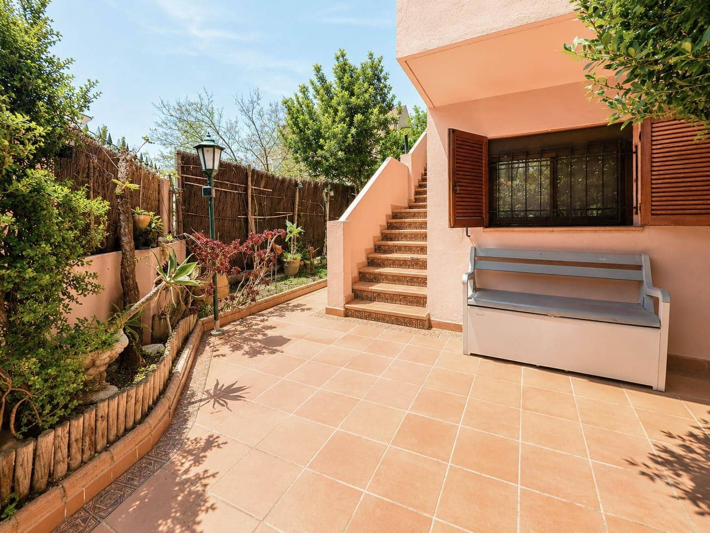 5 bedroom Terraced Villa for rent in Paterna with pool - € 1,300 (Ref: 9857685)