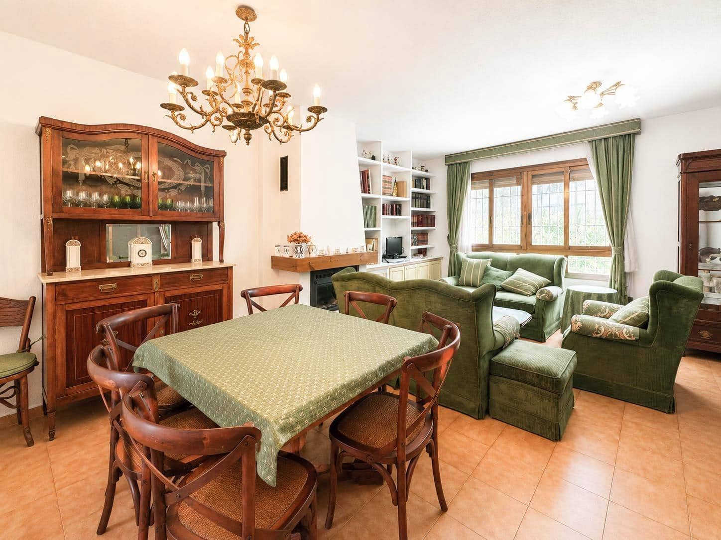 5 bedroom Terraced Villa for rent in Paterna with pool - € 1,300 (Ref: 9857685)