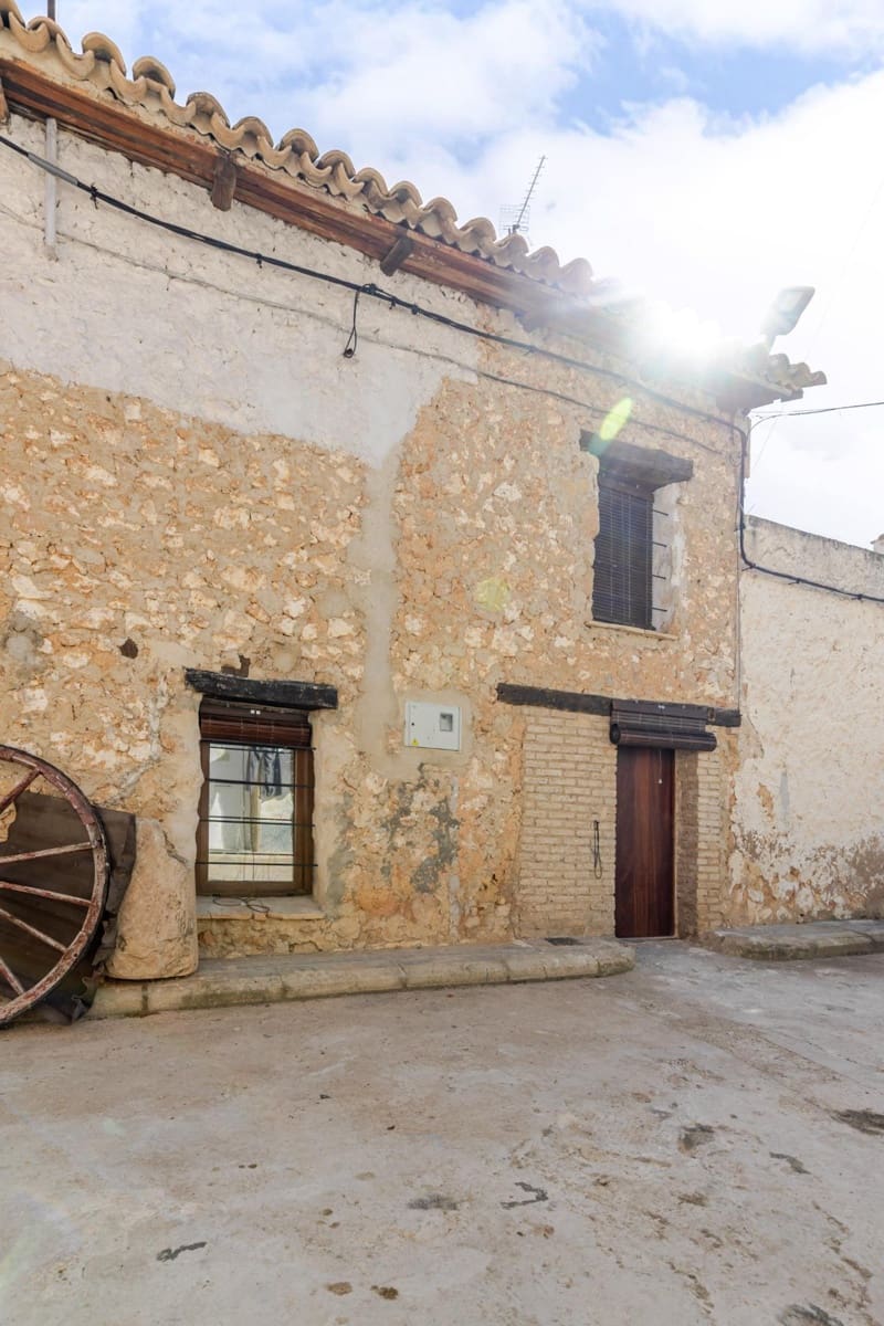 2 bedroom Townhouse for sale in Venta del Moro - € 185,000 (Ref: 9868902)