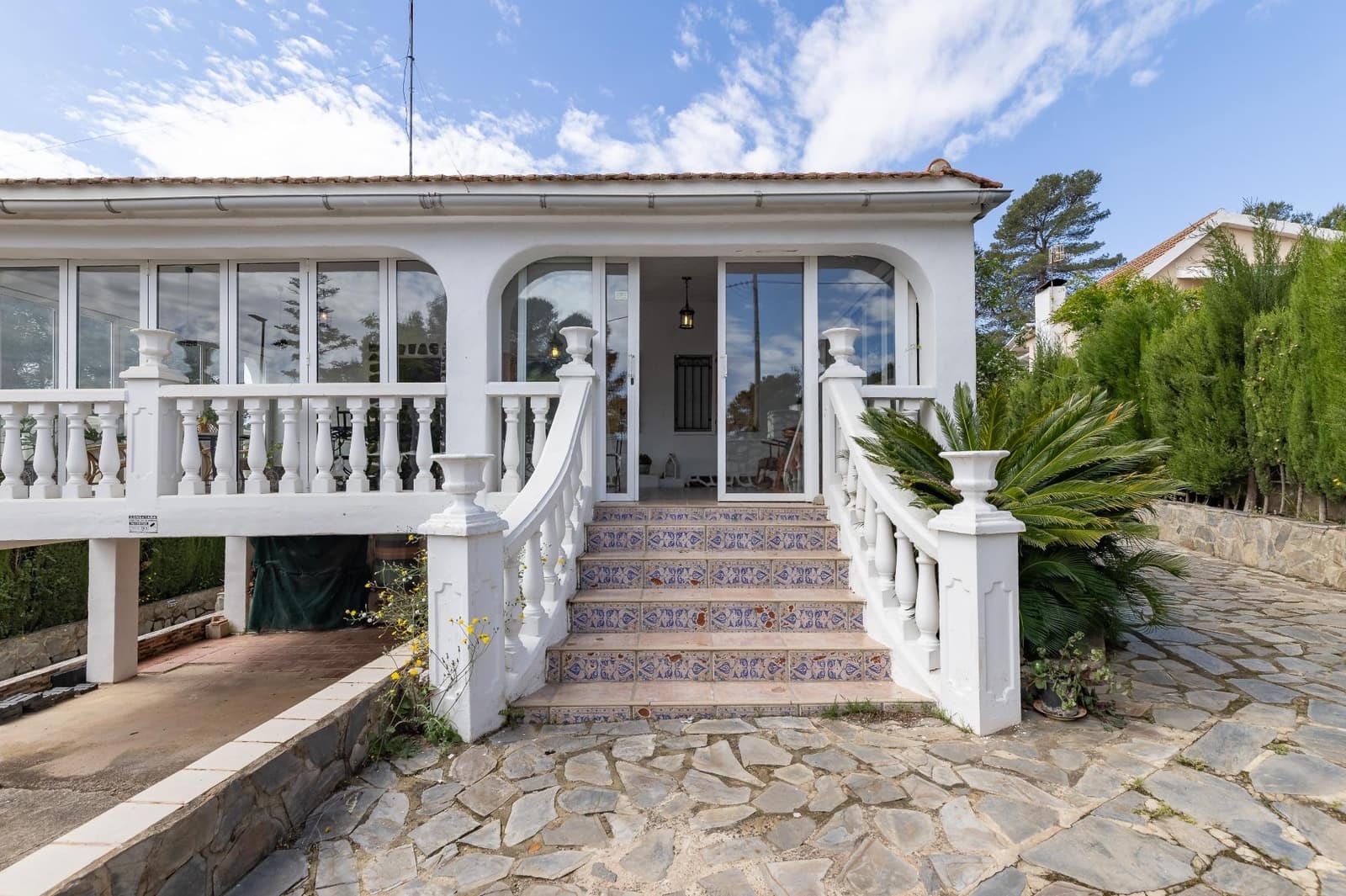 5 bedroom Villa for sale in Moixent with pool - € 170,000 (Ref: 9868904)
