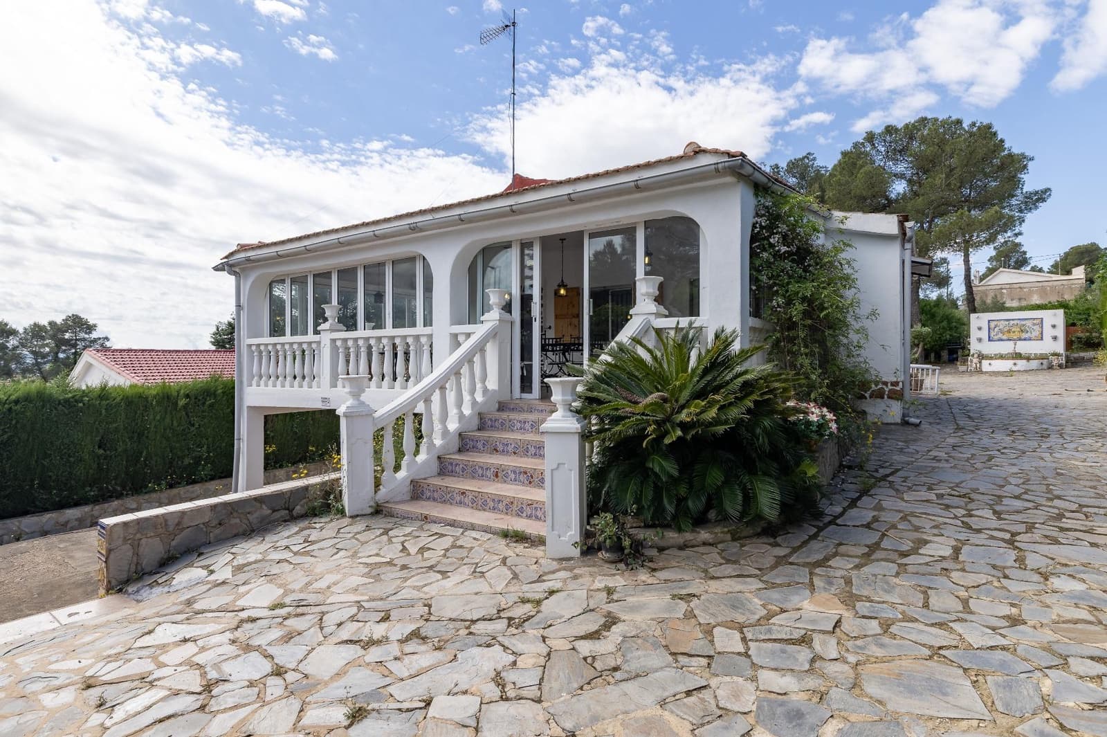 5 bedroom Villa for sale in Moixent with pool - € 170,000 (Ref: 9868904)