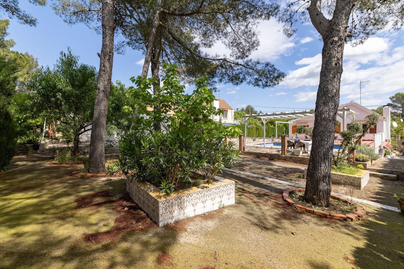 5 bedroom Villa for sale in Moixent with pool - € 170,000 (Ref: 9868904)