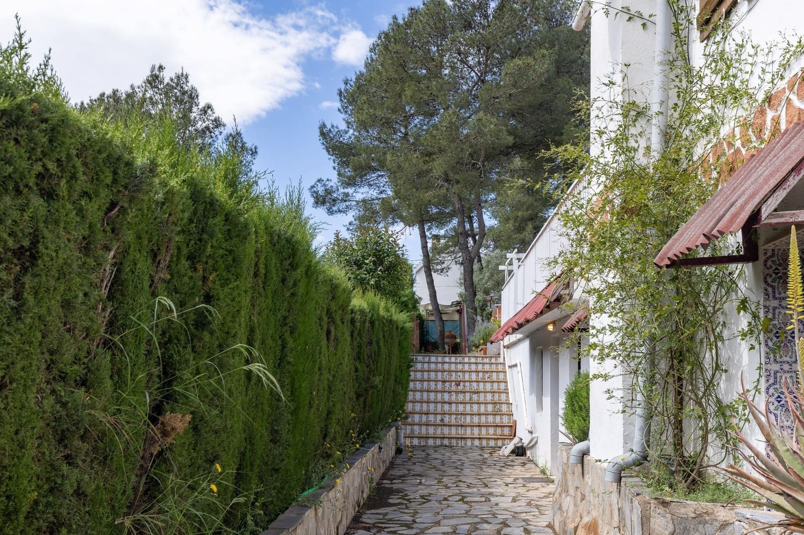 5 bedroom Villa for sale in Moixent with pool - € 170,000 (Ref: 9868904)