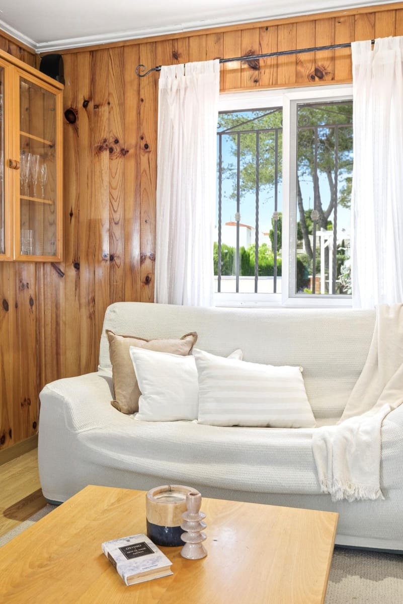 5 bedroom Villa for sale in Moixent with pool - € 170,000 (Ref: 9868904)