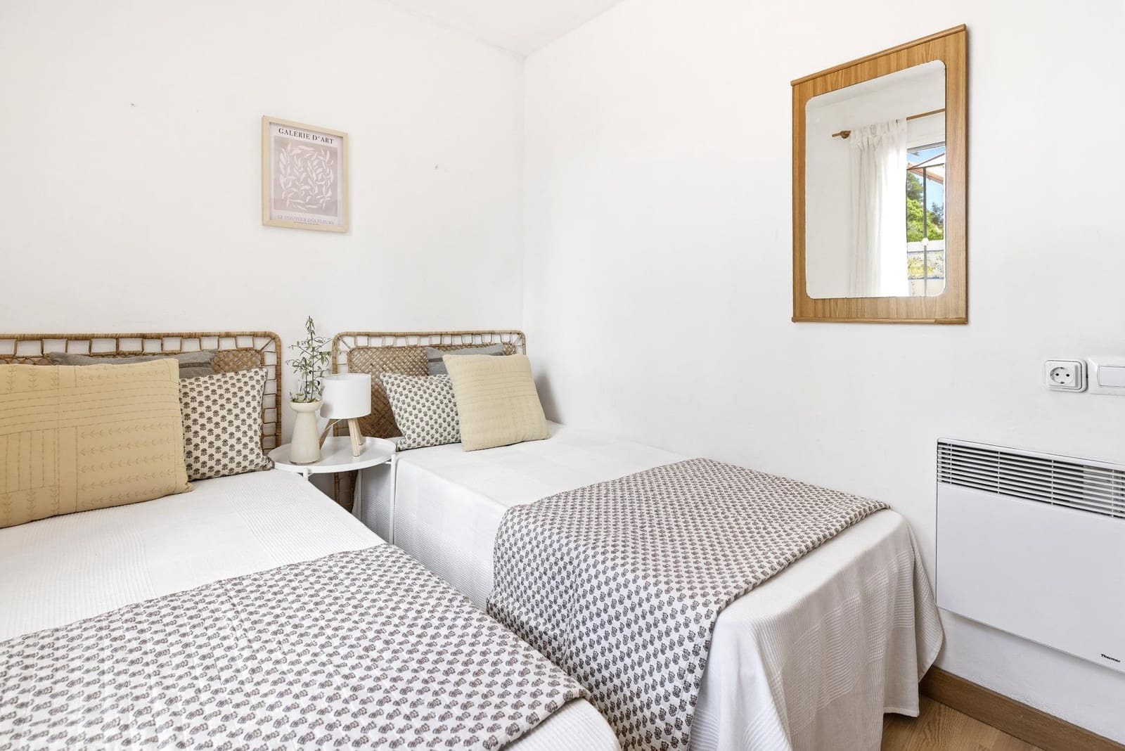 5 bedroom Villa for sale in Moixent with pool - € 170,000 (Ref: 9868904)