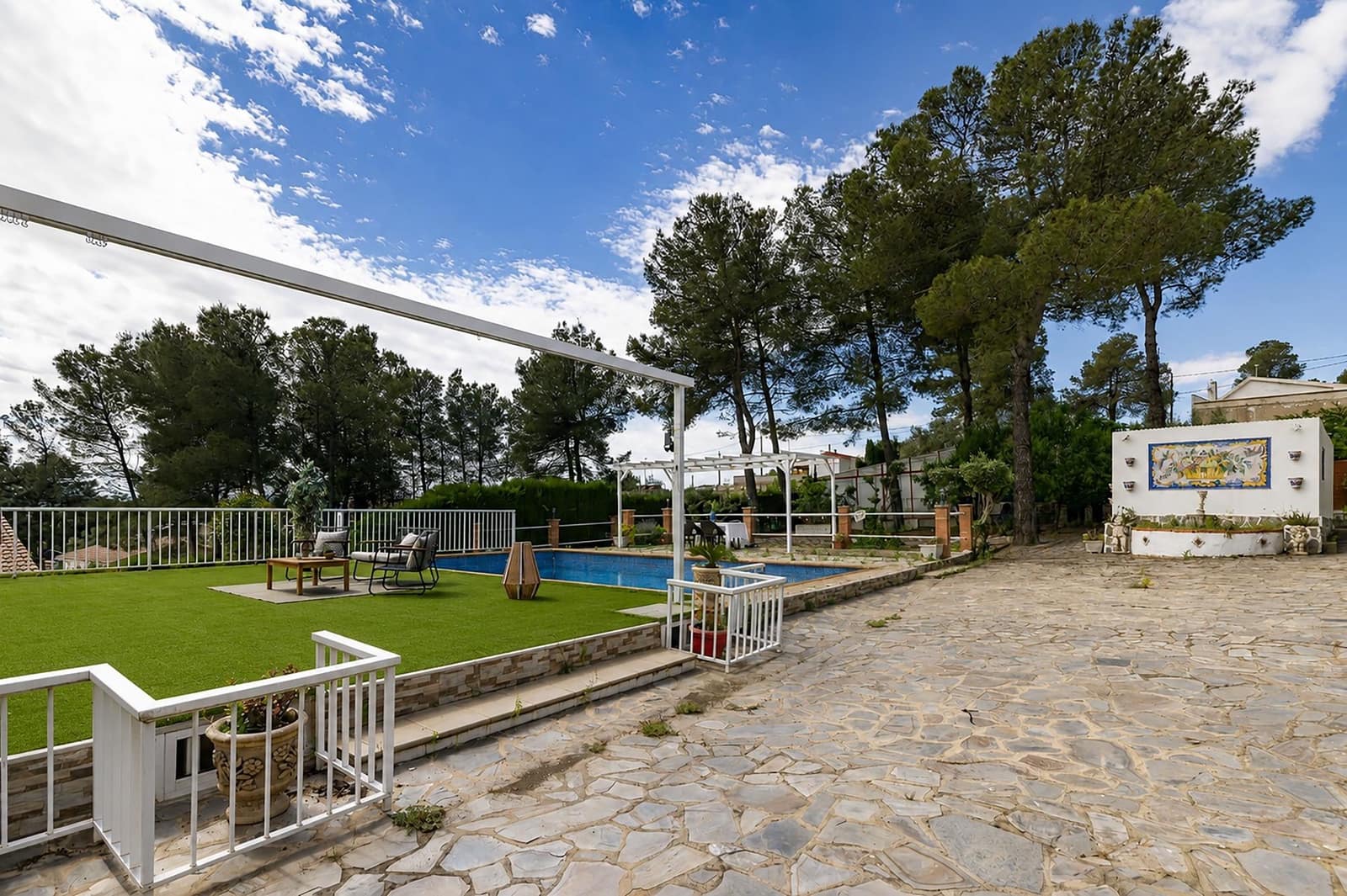 5 bedroom Villa for sale in Moixent with pool - € 170,000 (Ref: 9868904)