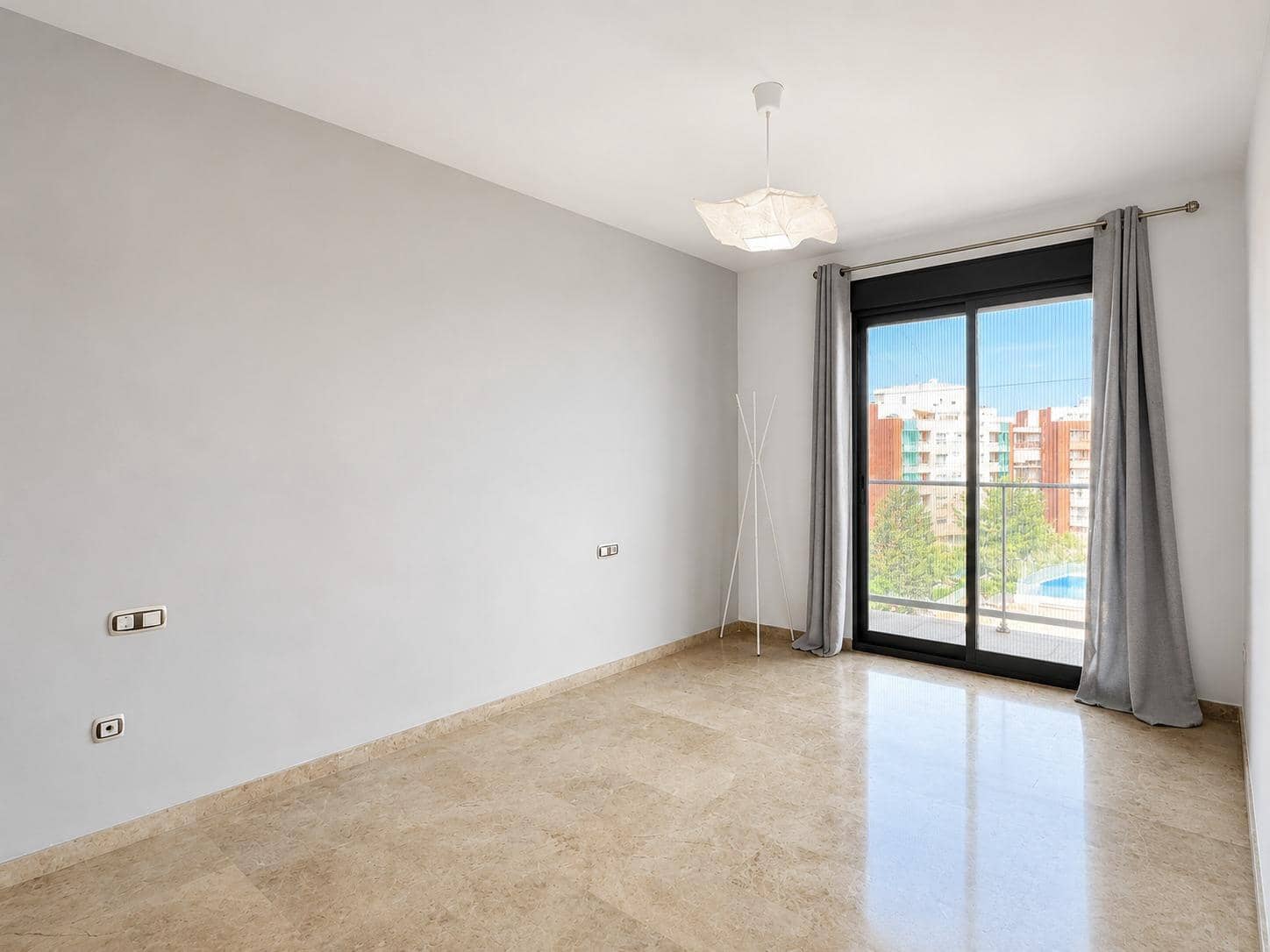 2 bedroom Flat for rent in Paterna with pool garage - € 1,350 (Ref: 9873722)