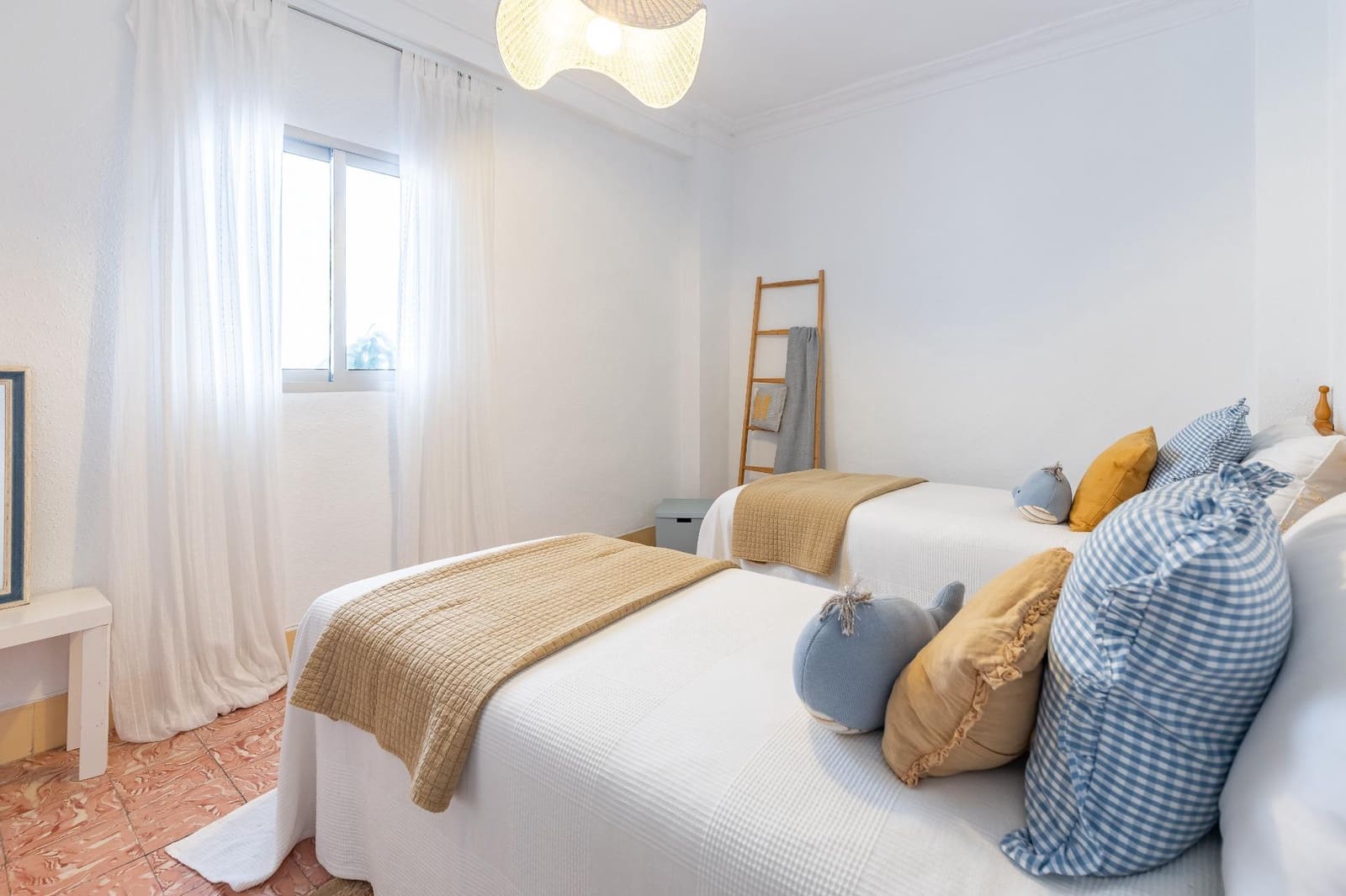 Piso de 4 habitaciones en Gandia en venta - 140.000 € (Ref: 9885076)