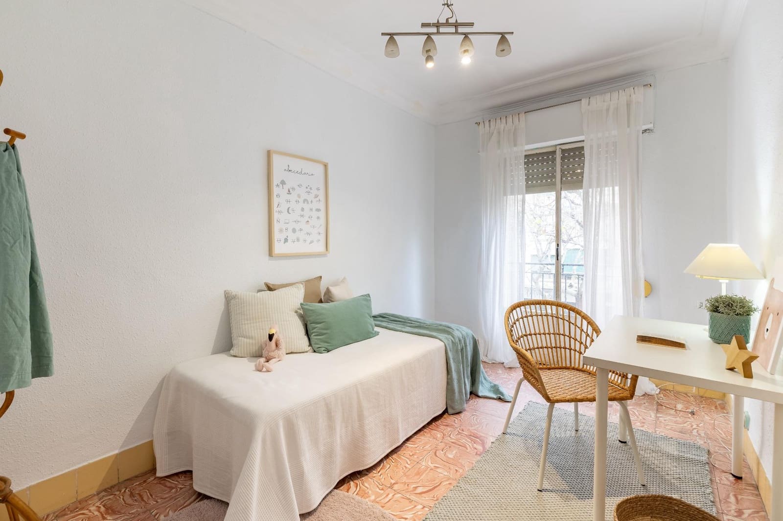 Piso de 4 habitaciones en Gandia en venta - 140.000 € (Ref: 9885076)