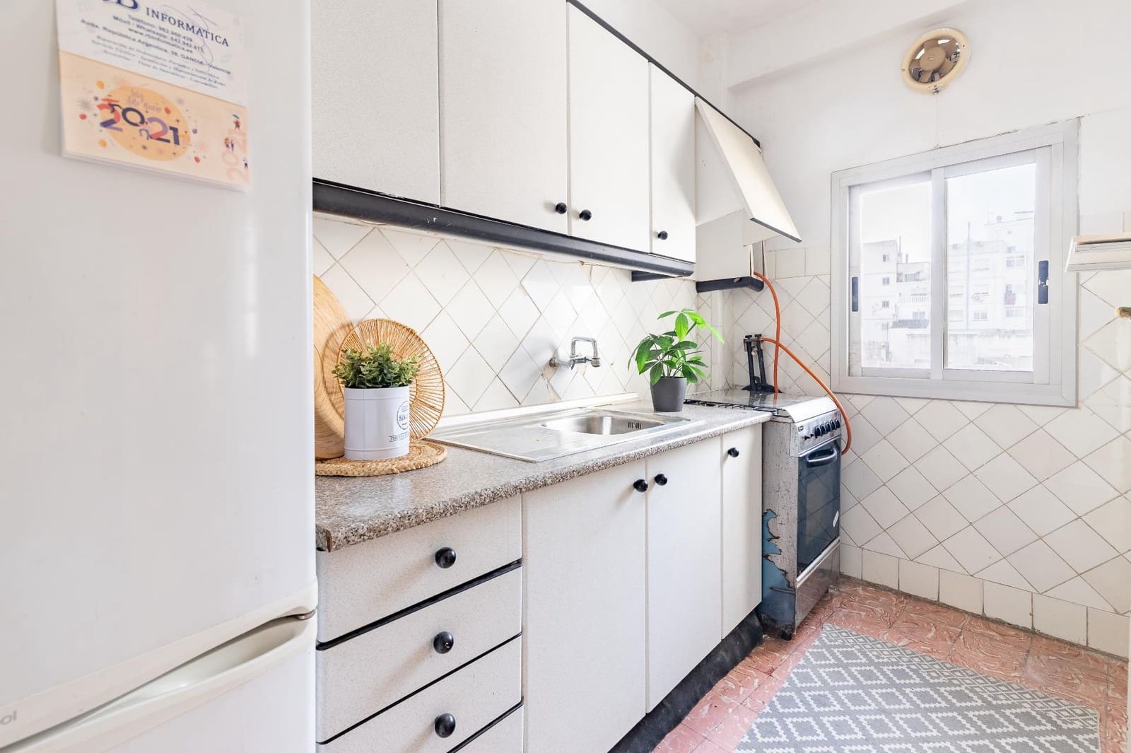 Piso de 4 habitaciones en Gandia en venta - 140.000 € (Ref: 9885076)