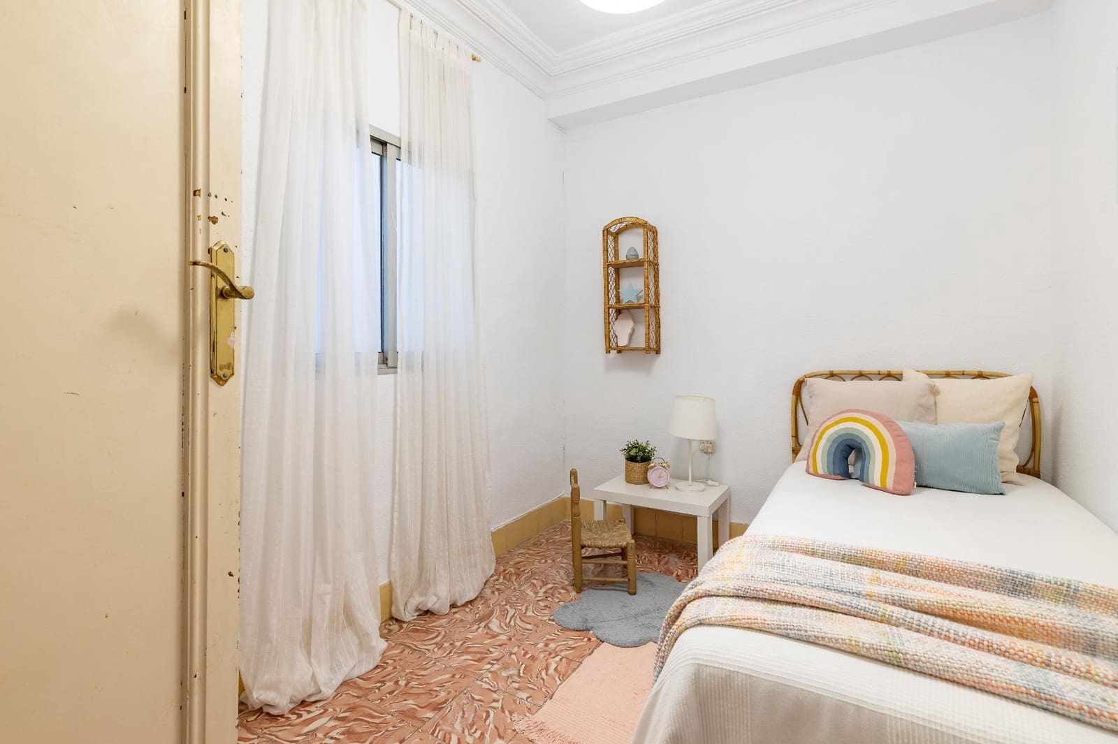 Piso de 4 habitaciones en Gandia en venta - 140.000 € (Ref: 9885076)