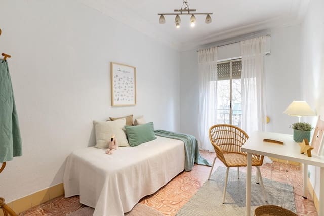 Piso de 4 habitaciones en Gandia en venta - 140.000 € (Ref: 9885076)