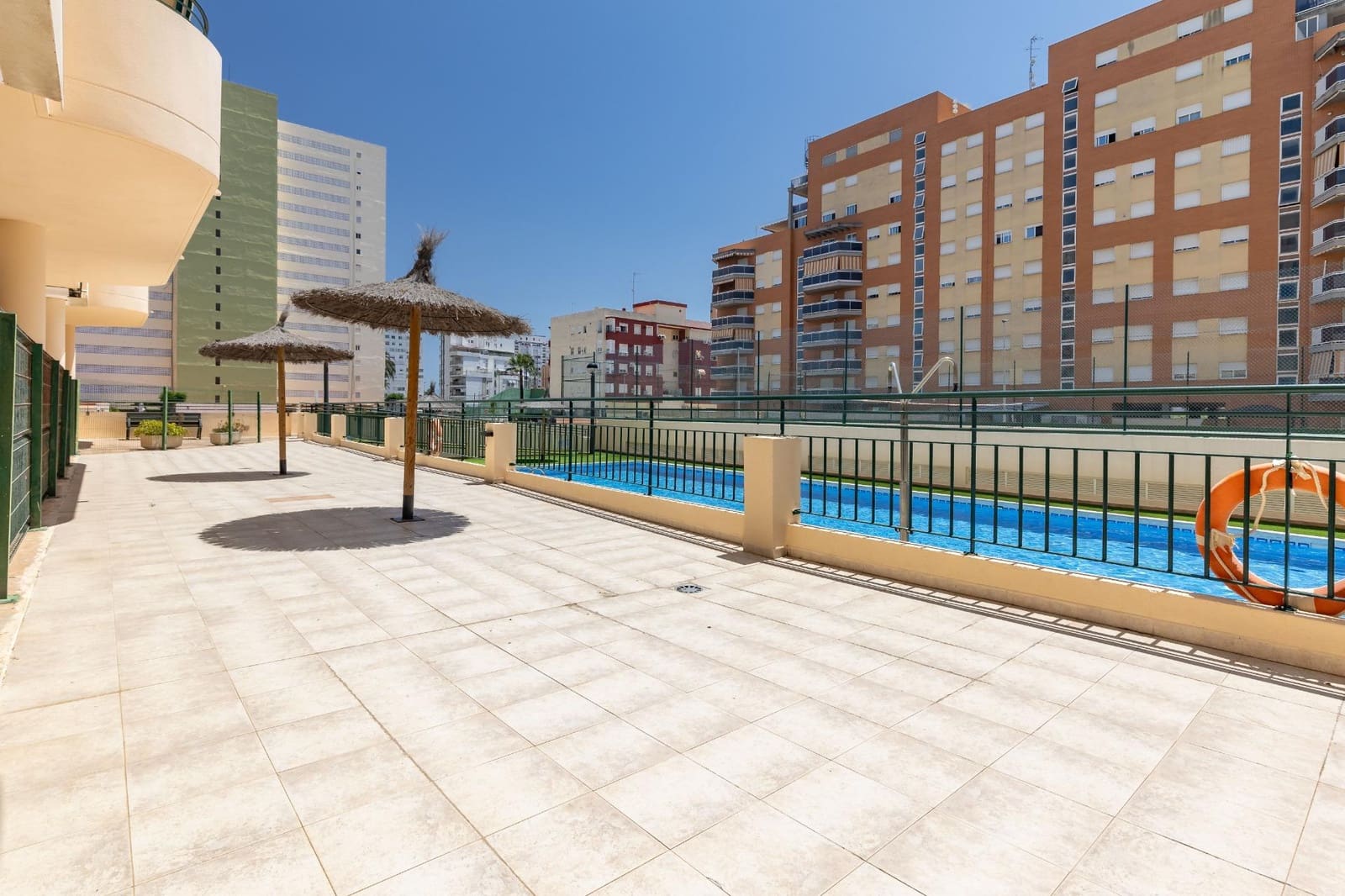 3 slaapkamer Appartement te koop in La Pobla de Farnals met zwembad - € 240.000 (Ref: 9885077)