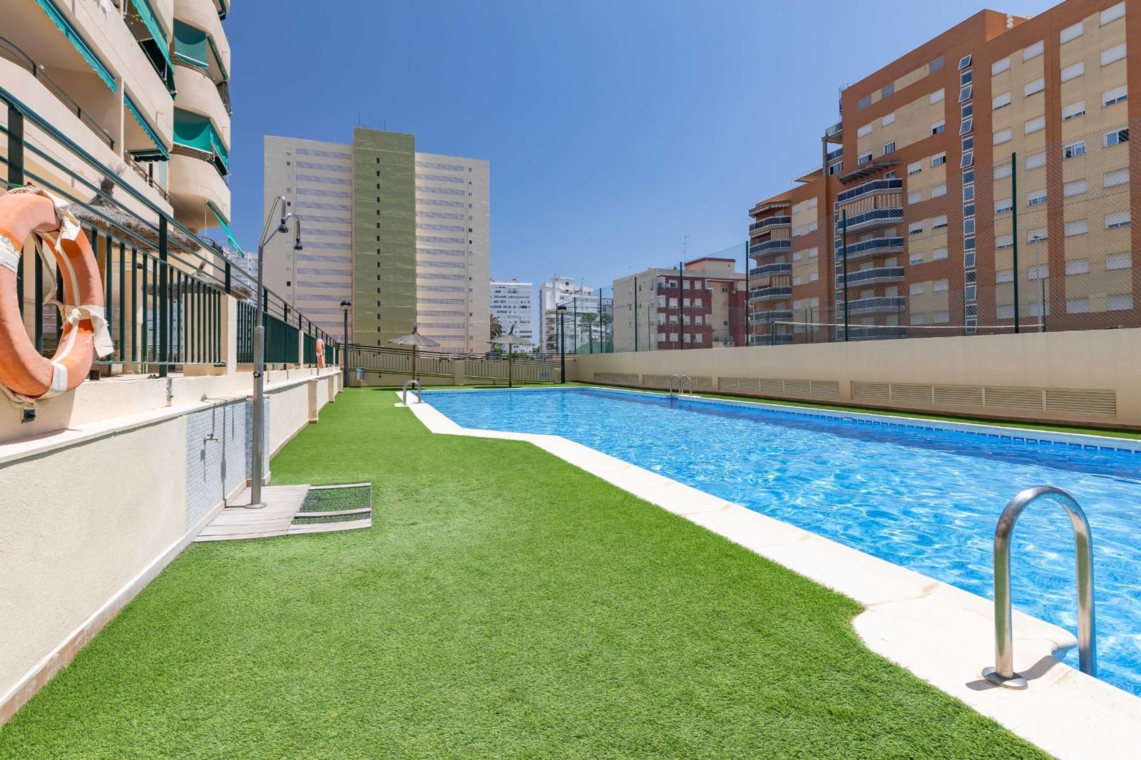 3 slaapkamer Appartement te koop in La Pobla de Farnals met zwembad - € 240.000 (Ref: 9885077)